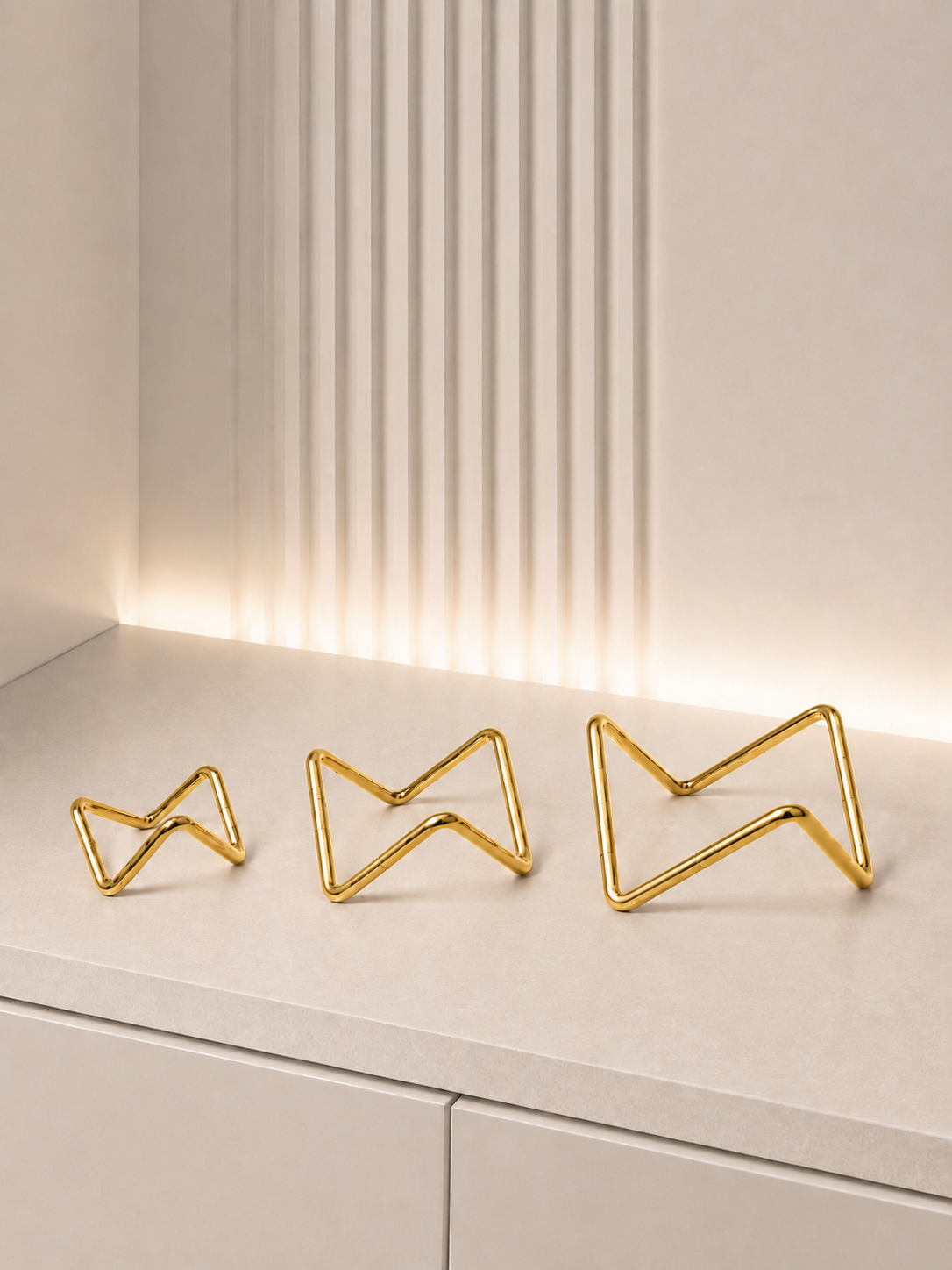Ständer für Edelsteinkugeln, modern und minimalistisch