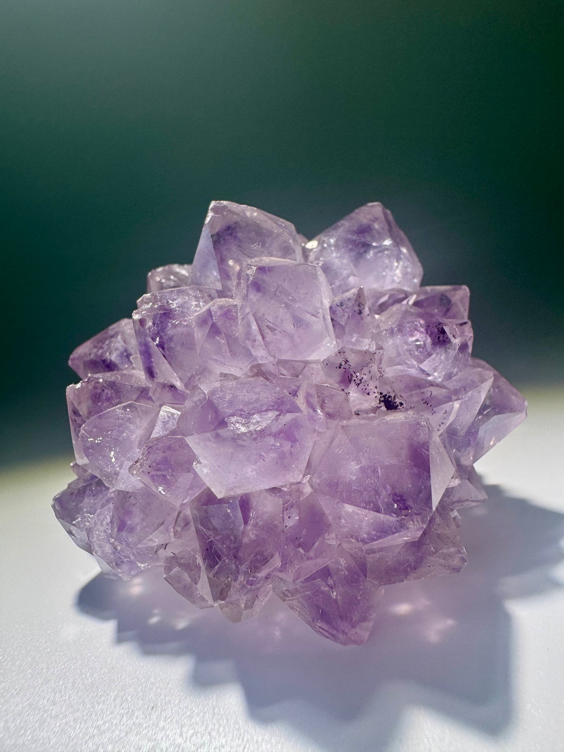 Stalaktit-Amethyst mit zarter Kristallblüte, von Hand selektiert vor Ort in Uruguay – naturbelassene Premiumqualität