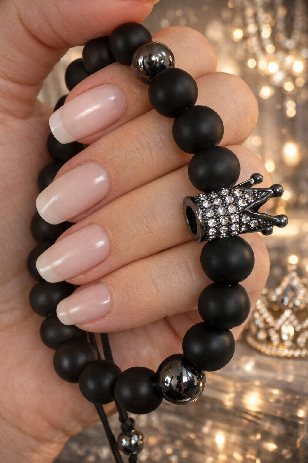 Stylishes Onyx-Armband mit Kronencharm – Königliche Eleganz 