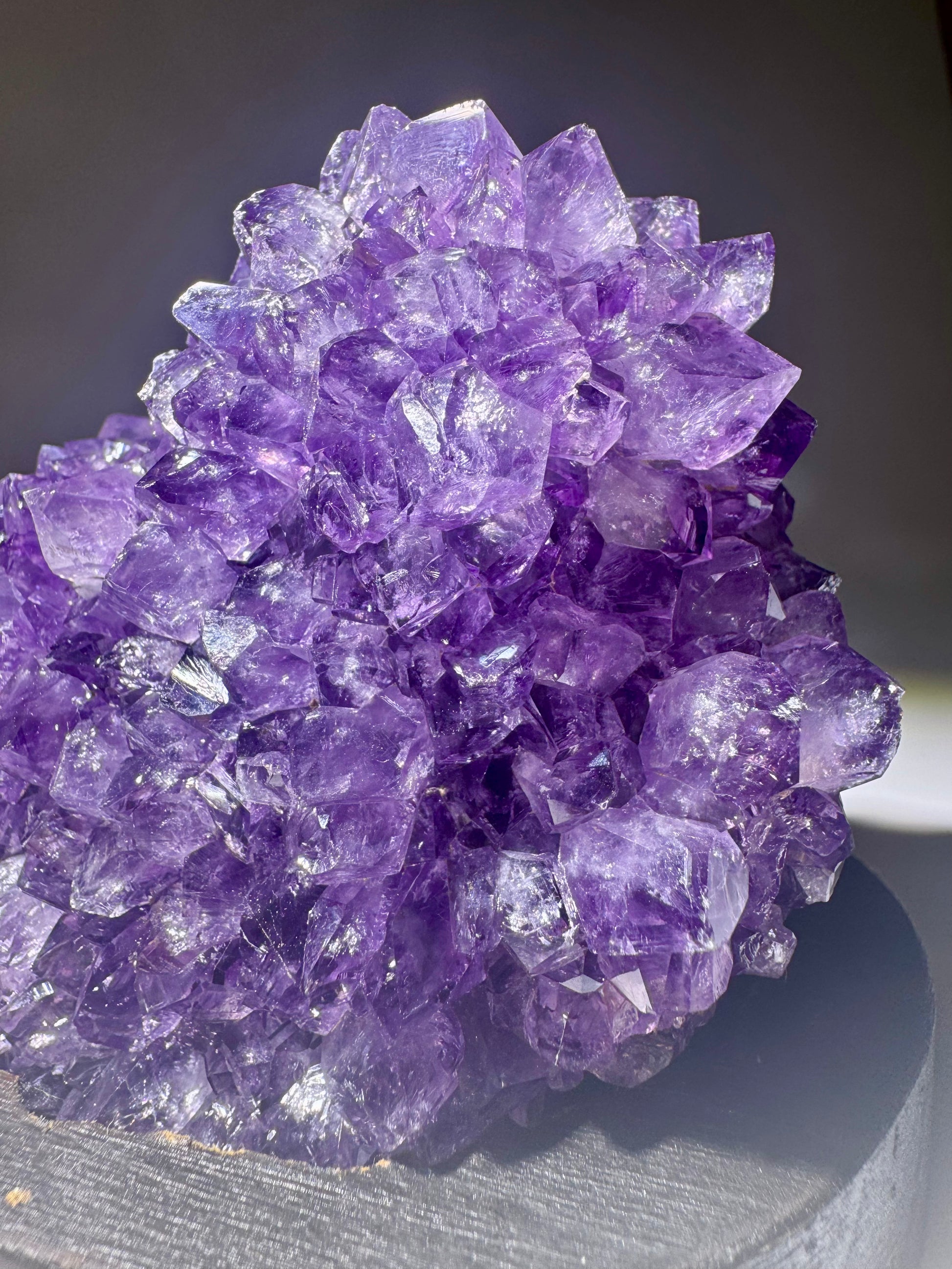 Tiefviolette Amethyst-Stalaktitspitze als Unikat aus Uruguay