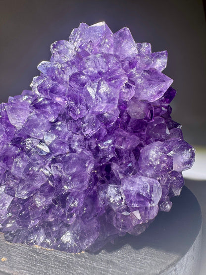 Tiefviolette Amethyst-Stalaktitspitze als Unikat aus Uruguay