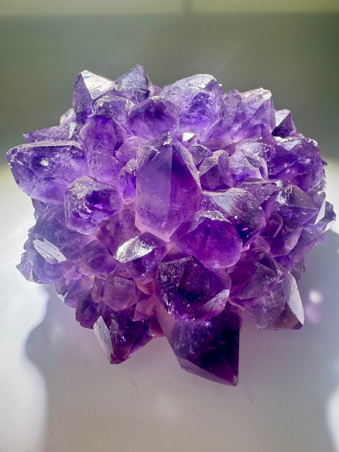 Tiefviolette Amethystblüte mit perfekt geformten Spitzen – 8.4 cm Stalaktit-Kristall aus Uruguay