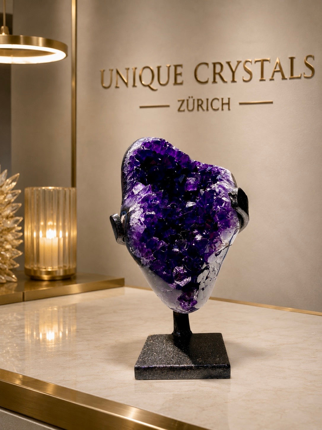 Tiefvioletter Amethyst aus Uruguay mit Ständer | 10,5 cm, 361 g