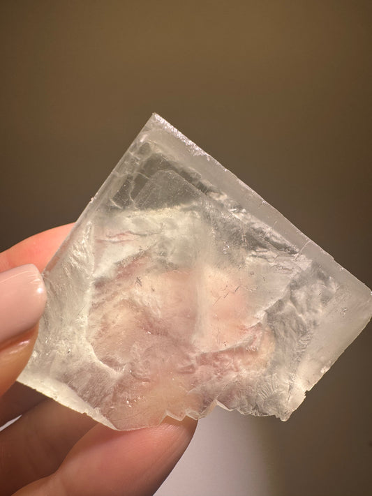Transparenter Fluorit mit Phantomstruktur – 92 g Edelstein