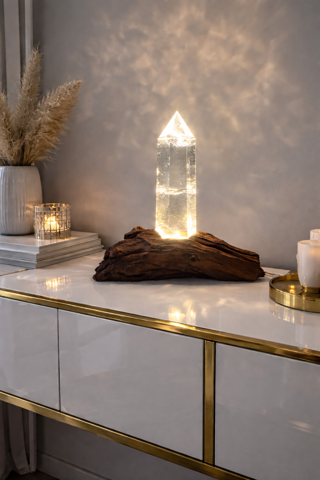 Ultraklare Bergkristallspitze aus Brasilien mit integrierter LED-Beleuchtung | Unique Crystals