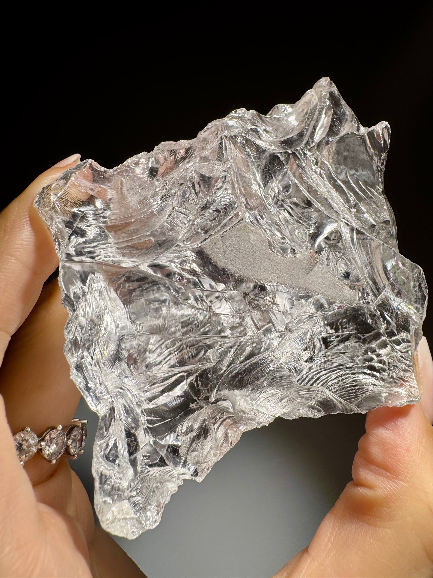 Ultraklarer Azeztulite Kristall 7,3×4 cm, 213 g, handverlesen mit Regenbogen