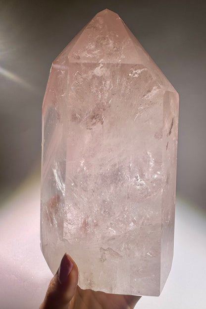 Ultraklarer Lithiumkristall mit Phantomen – spektakuläres Einzelstück aus Brasilien
