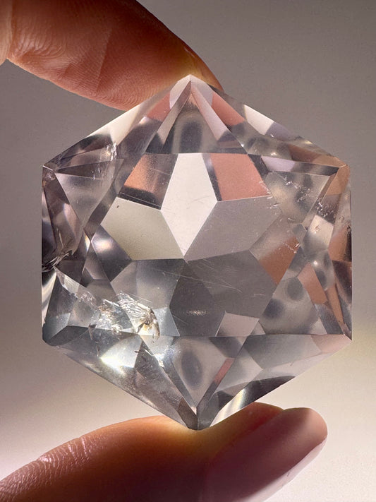 Ultraklarer facettierter Bergkristall 💎 4.1 cm – Diamantschliff & Lichtspiel – 48 g Edelstein aus Brasilien