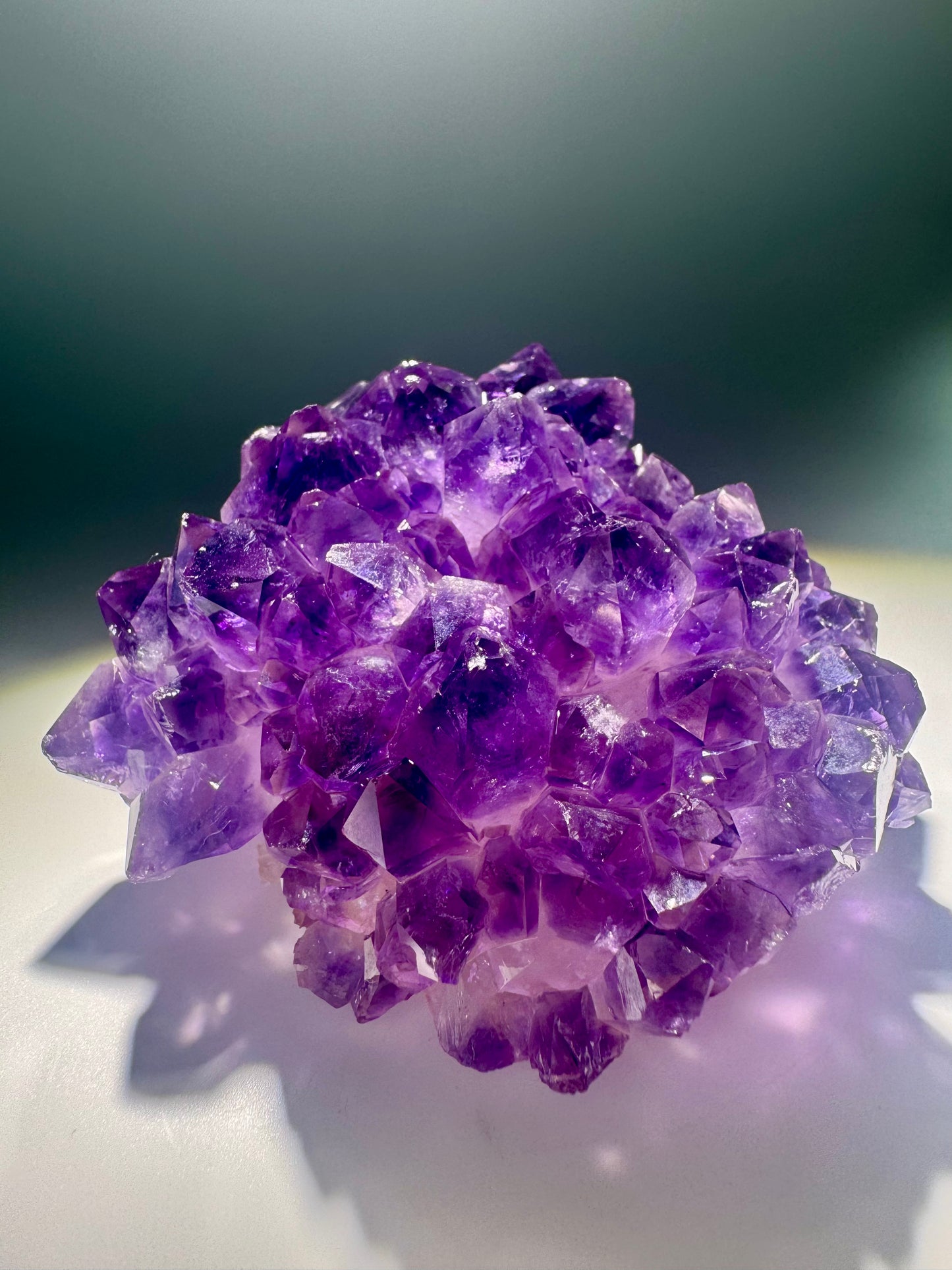 Uruguay Amethystblume in satter Farbe – hochwertiger Stalaktit-Kristall mit intensiver Ausstrahlung