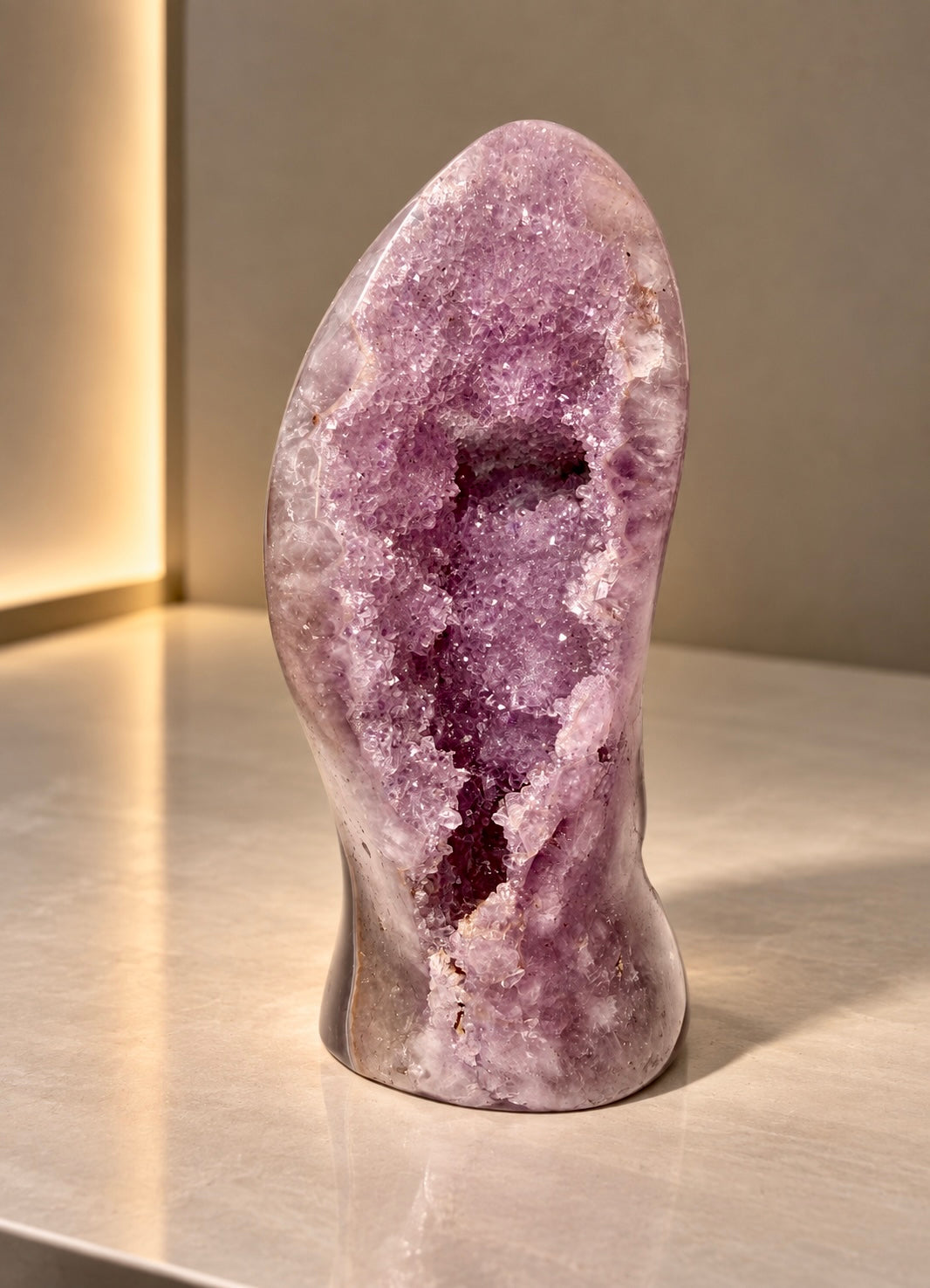 Uruguay Rainbow Amethyst Freiform mit glitzernder Sugar-Kristallisation