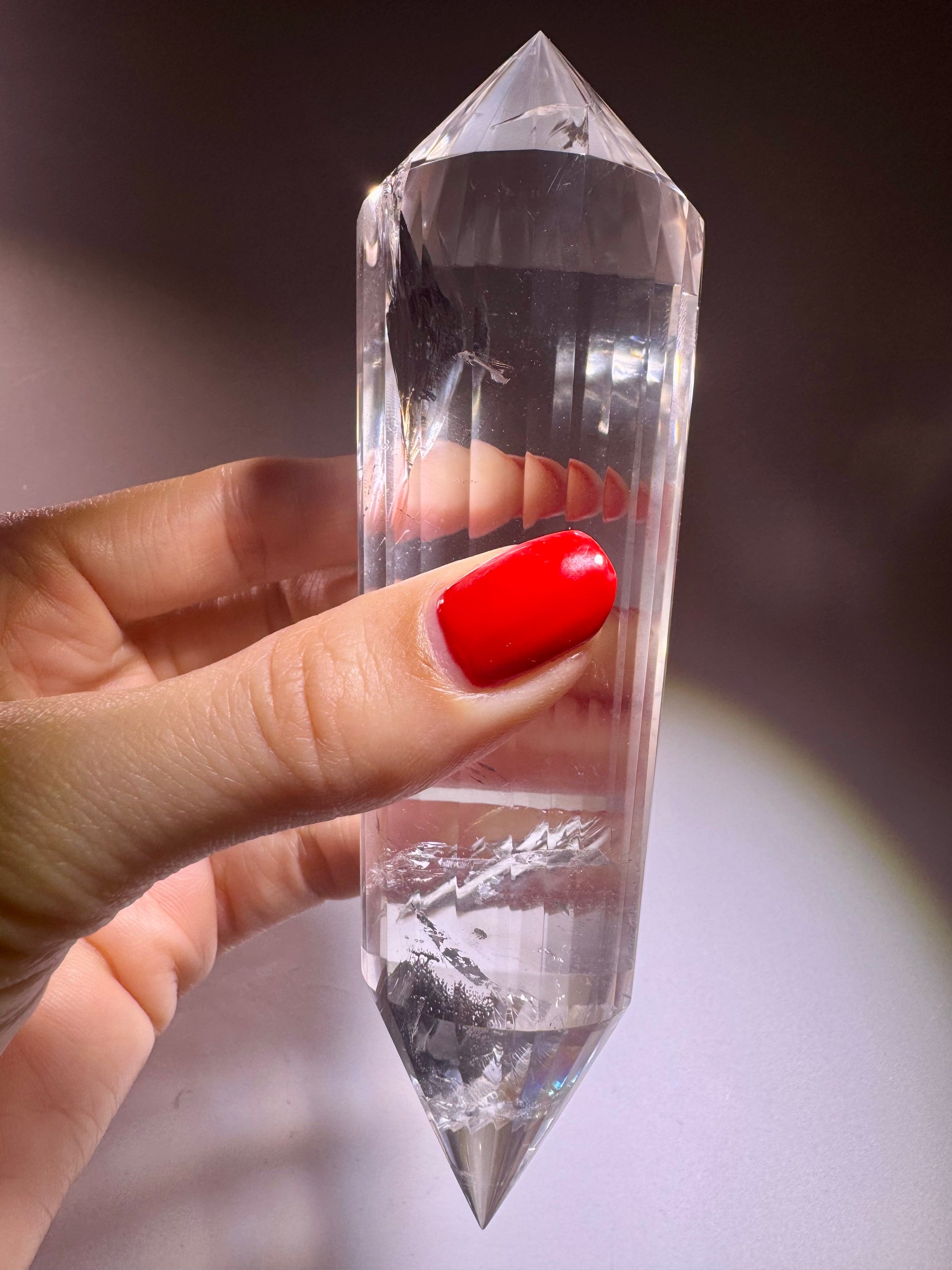 Vogel-Cut-Kristall aus Brasilien – Lemurian Qualität, 14,2 cm lang, mit leuchtenden Regenbögen & kristallklarer Struktur