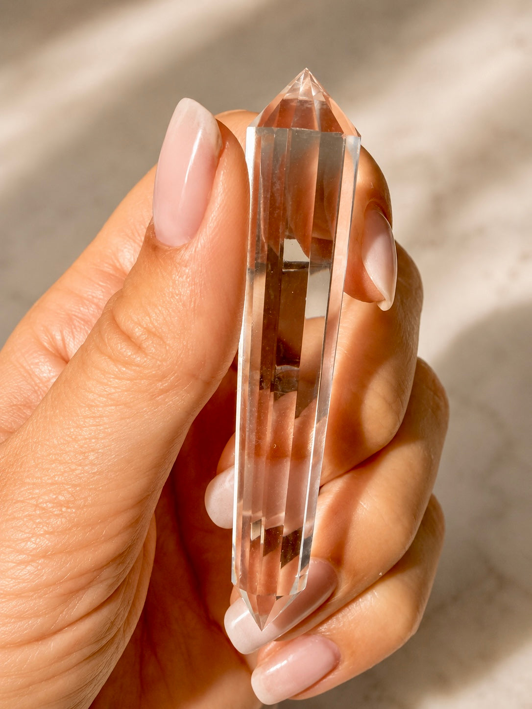 Vogel Cut Bergkristall Lemurian – 12 Facetten für Meditation und Energiearbeit