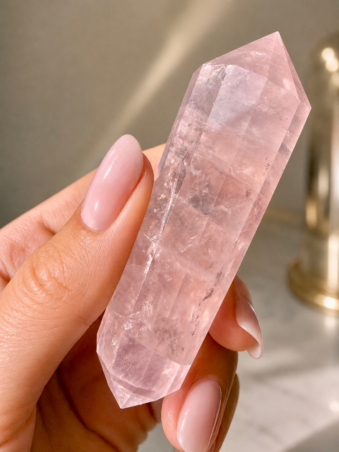 Vogel Cut Ice Rosenquarz mit 12 Facetten aus klarem Premium Rosenquarz