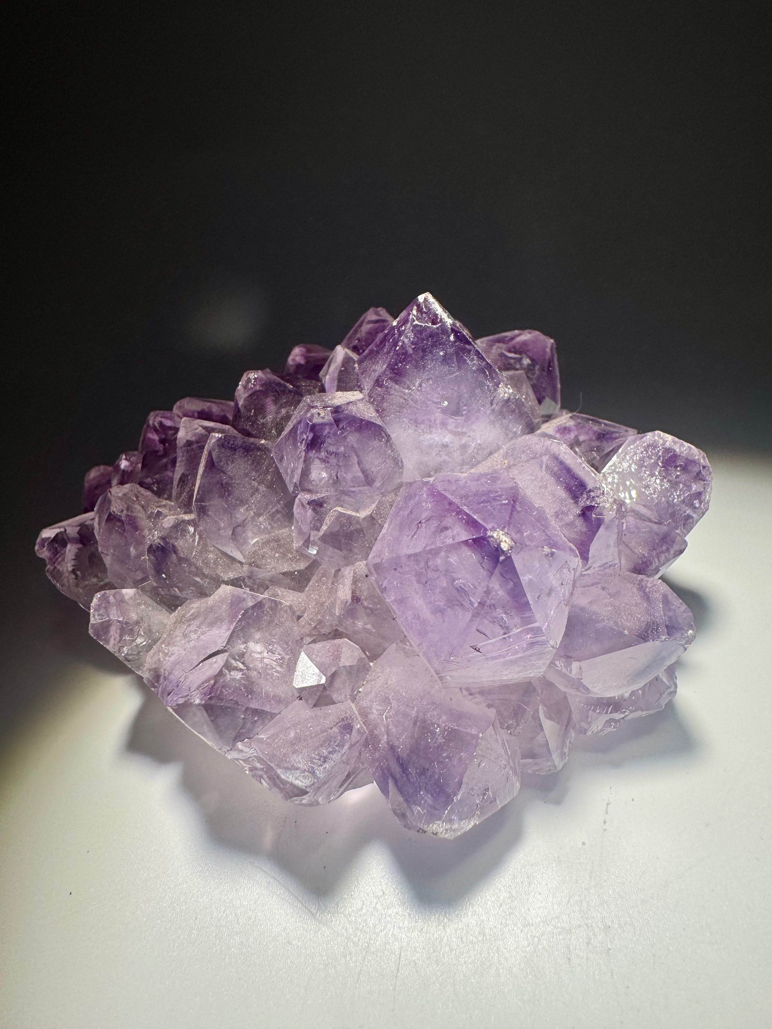 Wunderschöne fliederfarbene Amethystblume aus Uruguay – Einzelstück in Extra-Qualität