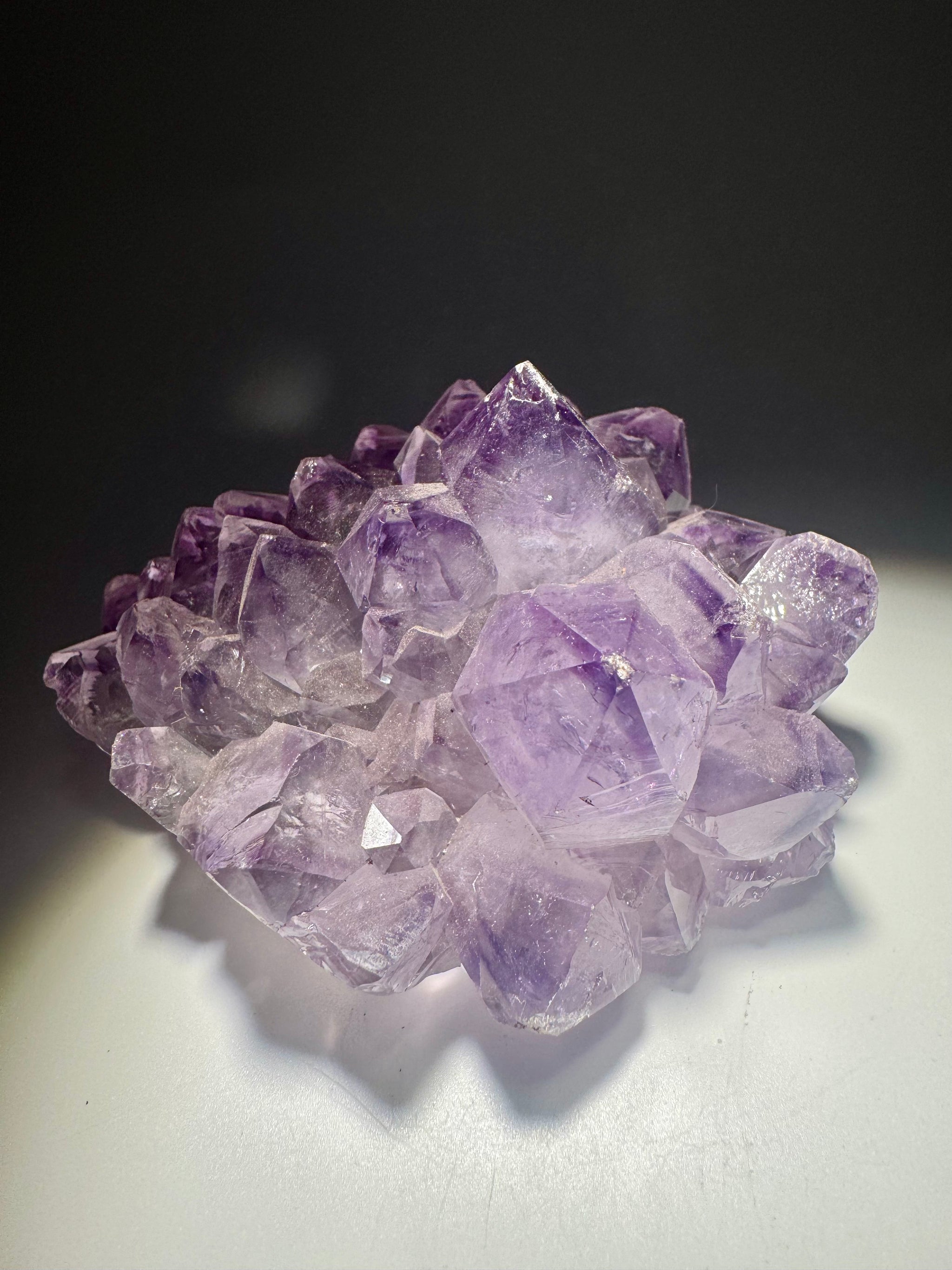 Wunderschöne fliederfarbene Amethystblume aus Uruguay – Einzelstück in Extra-Qualität