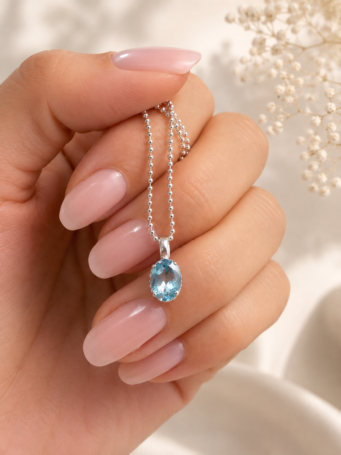 Zierlicher Blau-Topaz-Anhänger 1.2 cm AAA Qualität – Facettiert & edel in 925 Silber