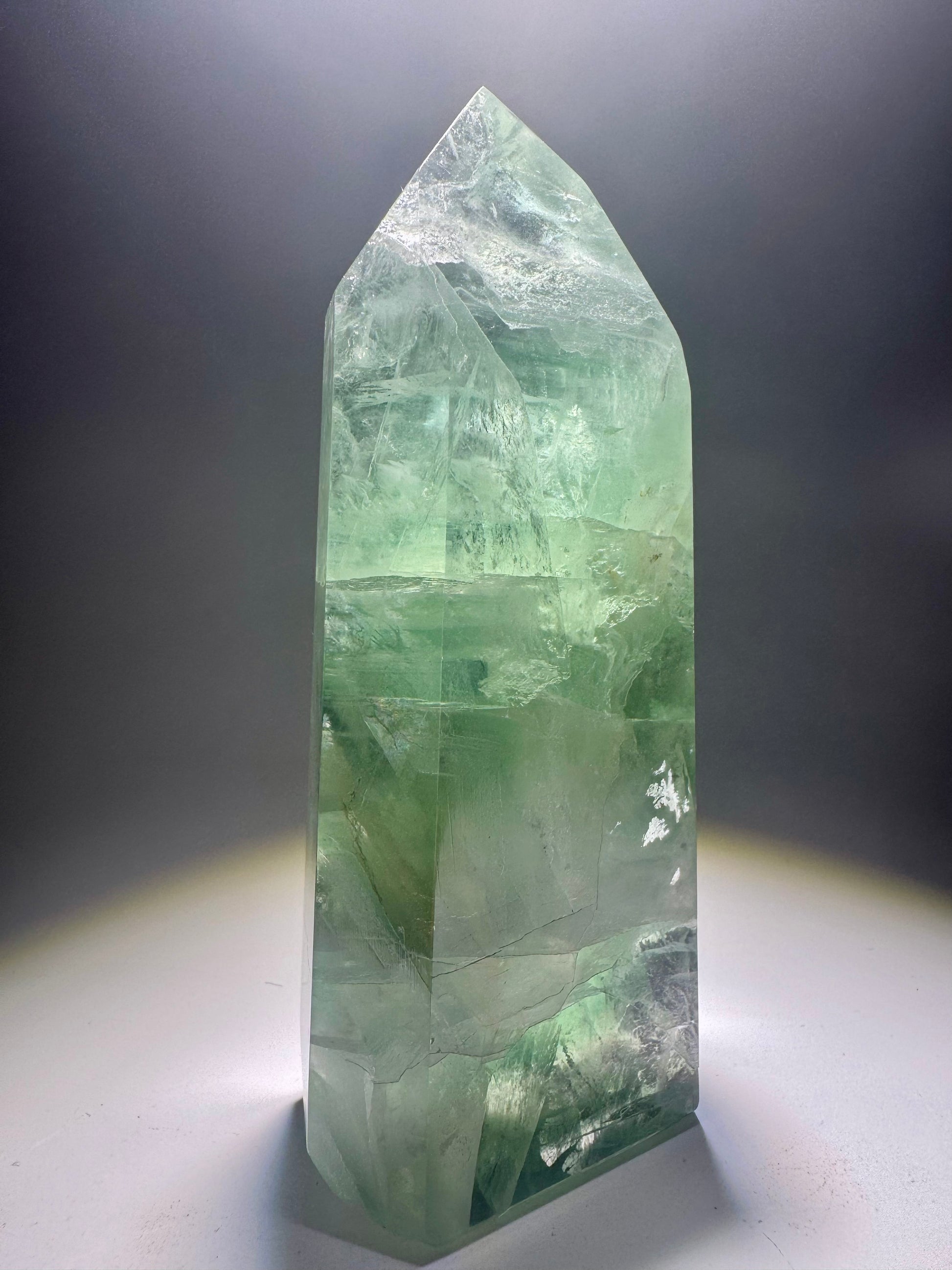 mintgrüne Fluoritspitze, aussergewöhnliche Klarheit und Qualität