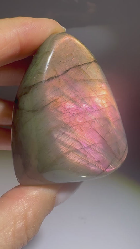 Exklusive Labradorit Freeform in Pink | Seltene Rarität