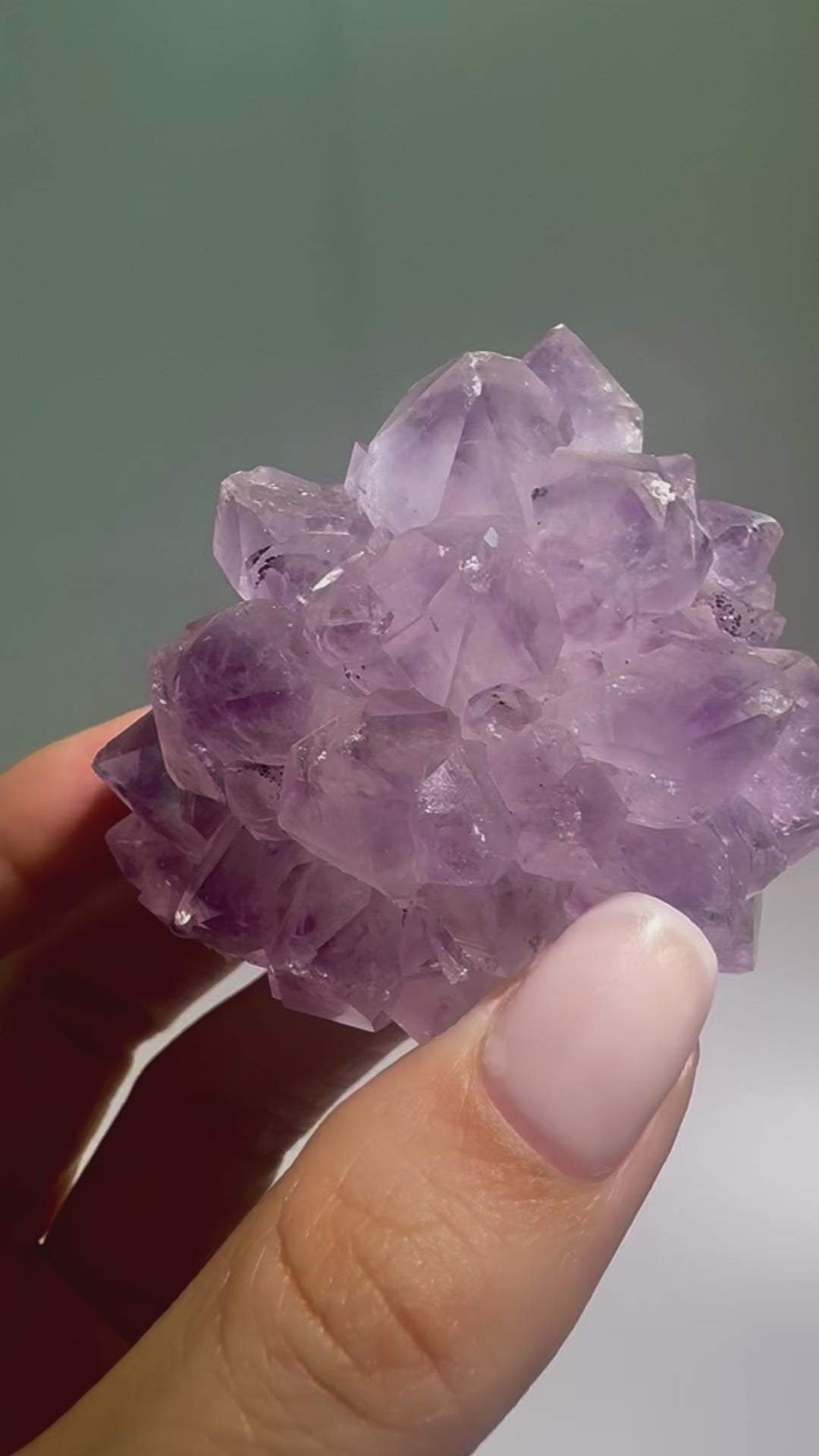 Stalaktit-Amethyst mit zarter Kristallblüte, von Hand selektiert vor Ort in Uruguay – naturbelassene Premiumqualität