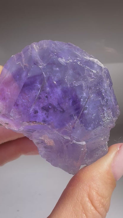 Phantom Glas-Fluorit mit klarer Struktur – 5.4 cm, 140 g, hochwertiger Edelstein