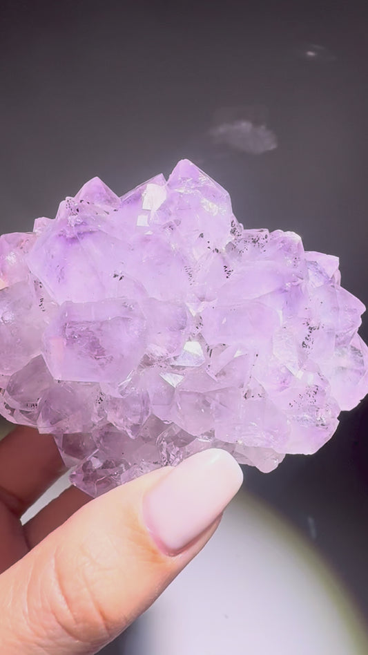 Lavendelfarbene Amethystblüte 7,8 cm aus Uruguay – Stalaktit Unikat