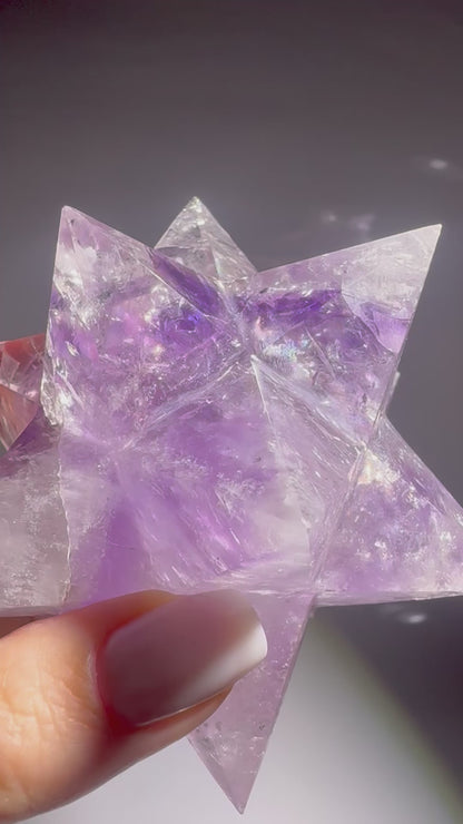 Merkaba Phantom Amethyst 8,5 cm – Regenbogen Heilstein Stern
