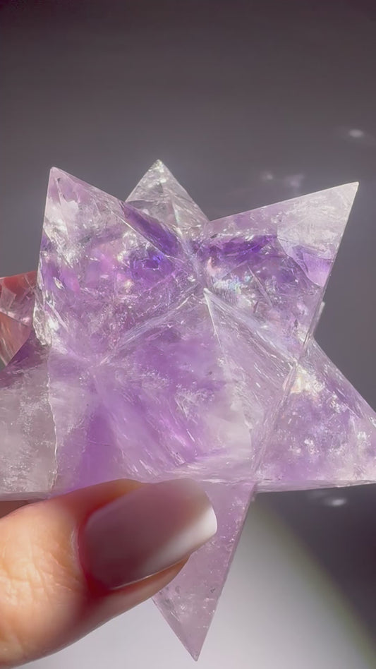 Merkaba Phantom Amethyst 8,5 cm – Regenbogen Heilstein Stern