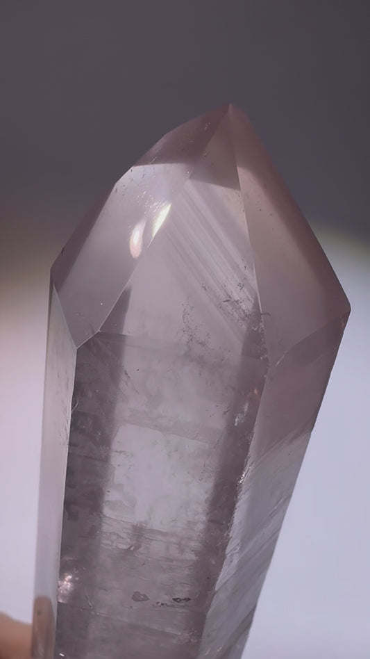 Pink-Lithium Kristall mit Lemurian-Linien – 16 cm | Extra klar & selten | Hochschwingendes Einzelstück aus Brasilien