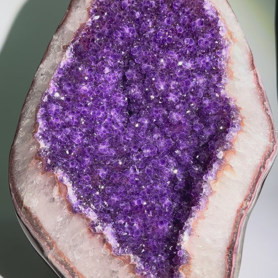 XL Amethyst Druse aus Uruguay mit Premium-Kristallen und natürlicher Achatbänderung