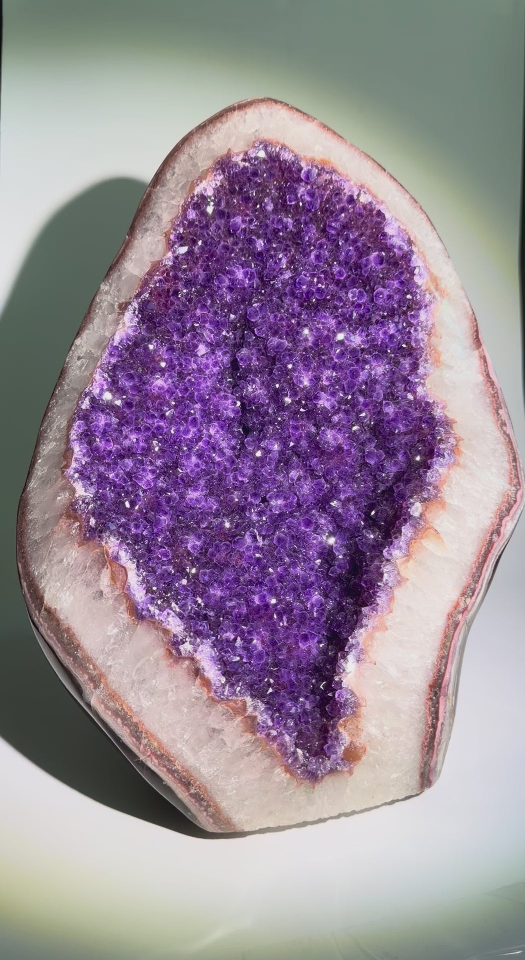 XL Amethyst Druse aus Uruguay mit Premium-Kristallen und natürlicher Achatbänderung