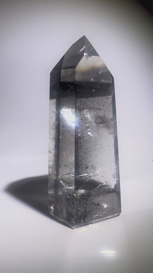 Schwarzer Phantom Bergkristall / Lemurian (sehr klar) 🖤 - 8.6cm, 225g