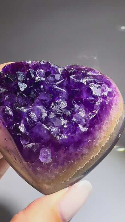 Amethyst Herz 6,8 cm 217 g Uruguay – Premium Kristall Herzstück, tiefviolett, einzigartig