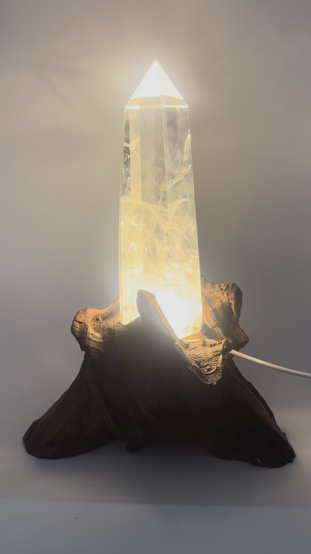 Grosse Bergkristallspitze 25 cm mit LED – exklusives Einzelstück | Unique Crystals