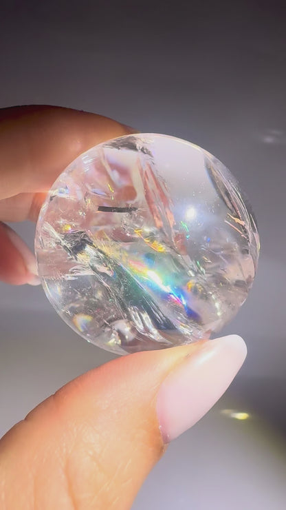 Lemurian Bergkristallkugel – Extra Qualität, 3,6 cm mit Regenboge