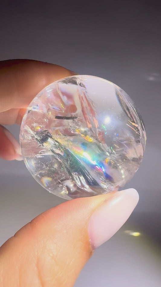 Lemurian Bergkristallkugel – Extra Qualität, 3,6 cm mit Regenboge