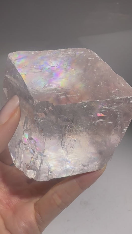 Kristallklarer Calcit-Kubus 5 × 5 cm – Licht, Klarheit & Magie ✨