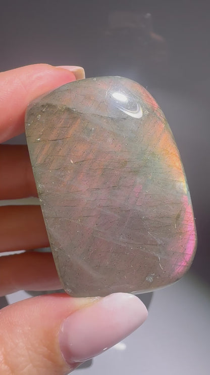 Labradorit Freeform Pink – Magisches Farbspiel 3.3x4.8cm I ultra selten