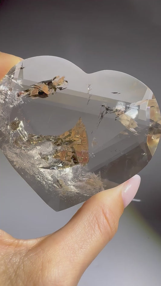 Facettiertes Rauchquarz Herz kaufen – 7,5 cm · 158 g · extraklar
