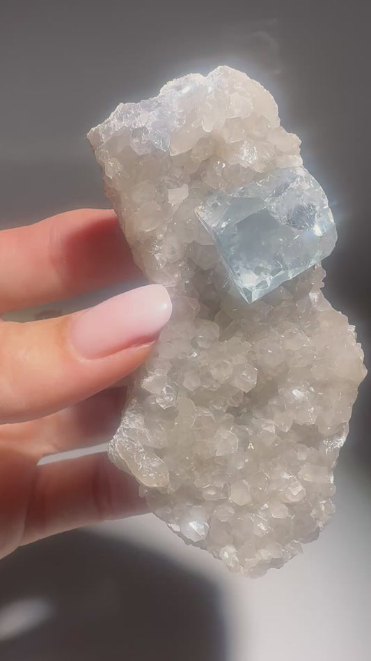 Wunderschöner Glas-Fluorit - 9cm, 114g