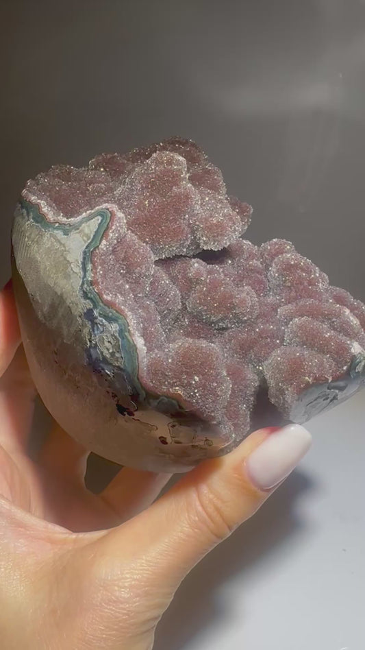 Rainbow Amethyst Cutbase (Cupcake-Form) 8 cm | 1,02 kg – Seltener Amethyst aus Uruguay mit roter Farbe