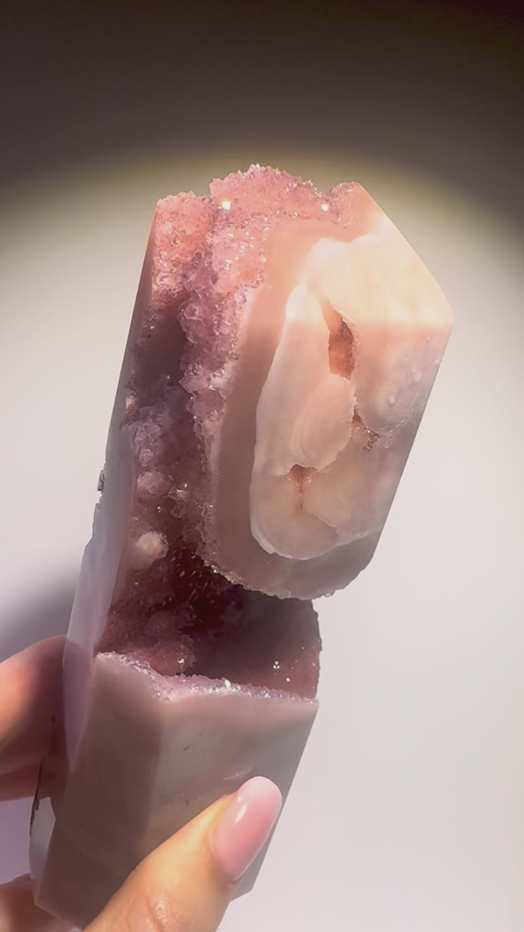 Funkelnde Pink Amethyst Spitze 574 g – Edelstein aus Brasilien