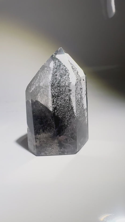 Schwarzer Phantom Bergkristall/Lemurian (ultra klar) 🖤 - 4.7cm