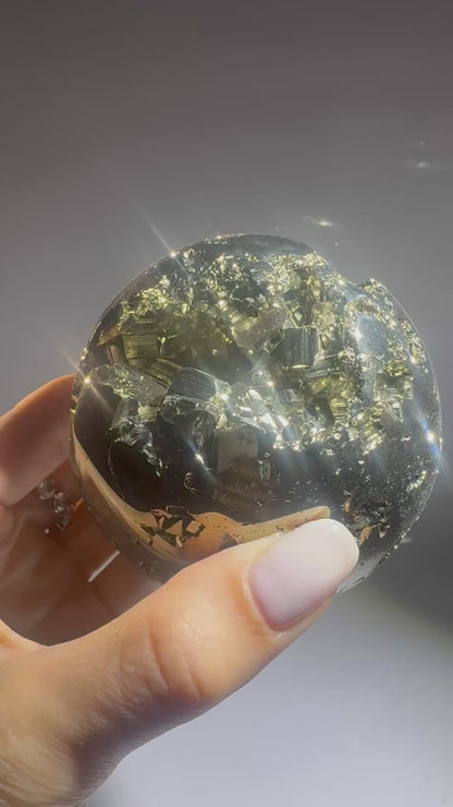 Pyrit Kugel kaufen (extra Goldglanz & grosse Kristalle) - 7.5 cm, 853g