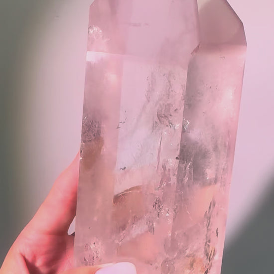 Seltener Pink Lithium Kristall AAA-Qualität aus Brasilien, 15,8 cm gross, 1,22 kg schwer, sehr klar und zartrosa