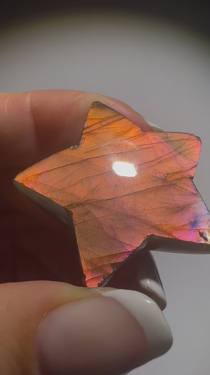 Labradorit-Stern 3,5 cm – Pink-Gold Flash – Edelstein aus Indien – handmade & selten