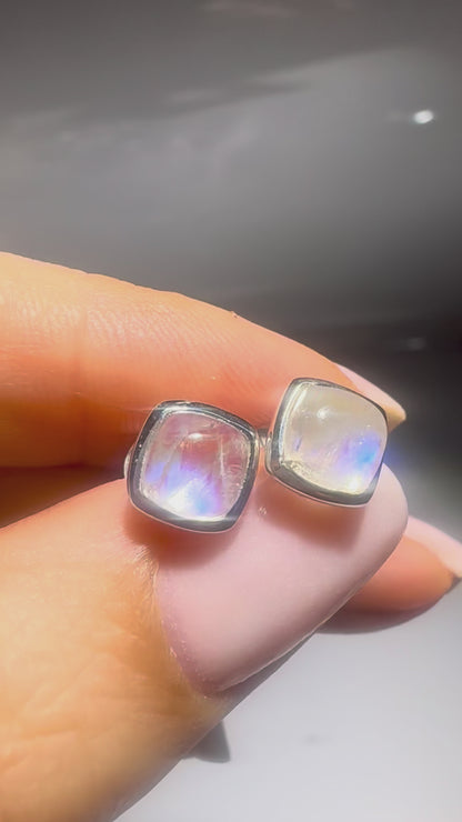Mondstein Ohrring Stecker 7 mm – Regenbogenmondstein in 925 Silber ✨