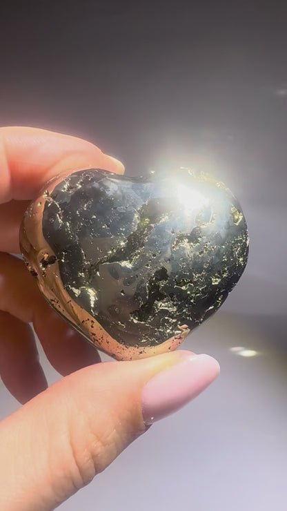 Bezauberndes Pyritherz 4.6cm aus Peru – 1A Qualität