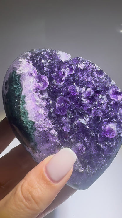 Amethyst Herz 10.5cm 406 g Uruguay kaufen – tiefviolette Kristalle