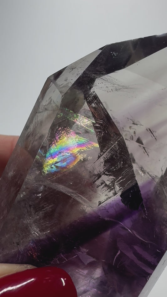 Exklusive klare Phantom Amethyst Spitze mit Regenbogen - 8.5cm