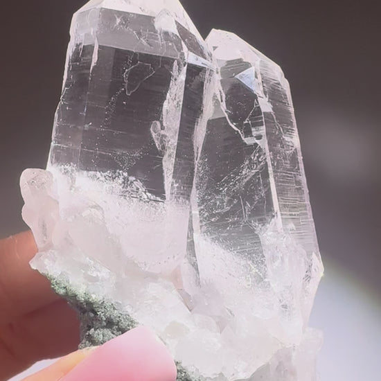 7.2 cm Himalaya-Quarz, 124 g – Extra klarer Doppelender aus dem Hochgebirge Pakistans